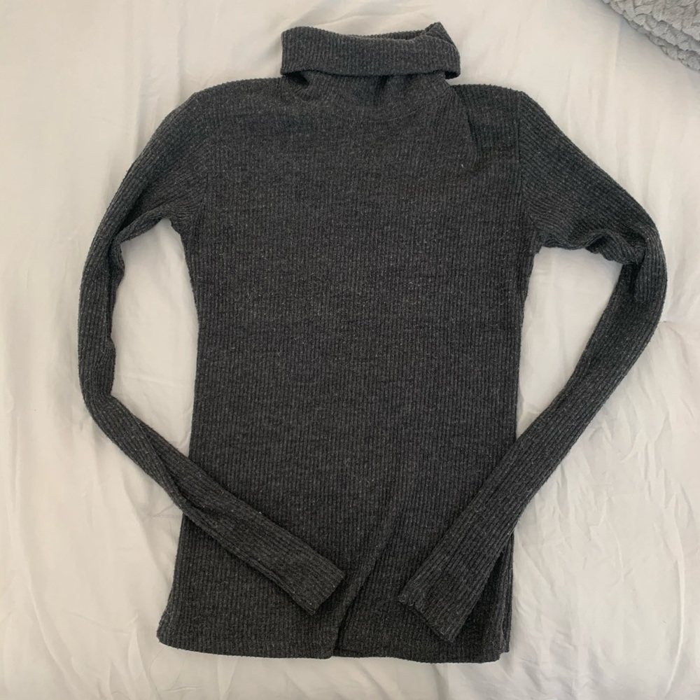 ✨SOLD✨Brandy Melville Turtle Neck